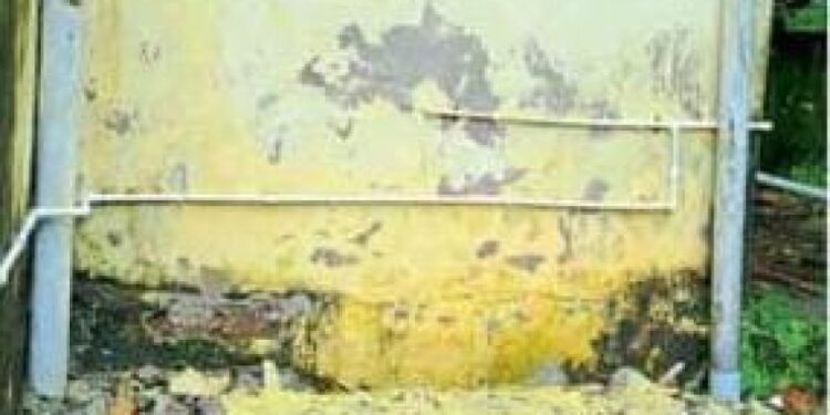 प्राथमिक आरोग्य केंद्राची इमारत धोकादायक