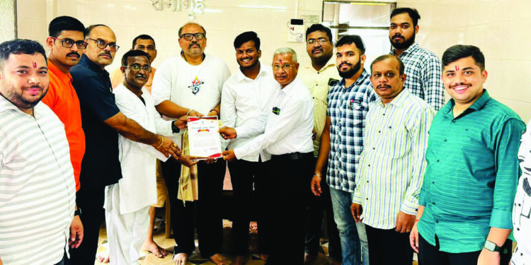 रक्तदानातून सांभाळली सामाजिक बांधिलकी