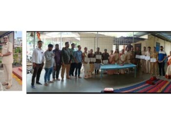 स्वातंत्र्य दिनानिमित्त चालक वाहकांचा सत्कार