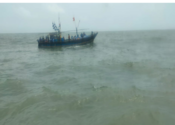 रोहिदास नौकेला जलसमाधी; खलाशी सुखरूप