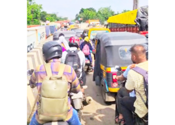 पत्रकारांकडे नागरिकांची धाव