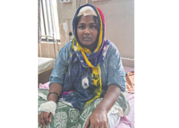 अवेटी येथील महिलेवर जीवघेणा हल्ला