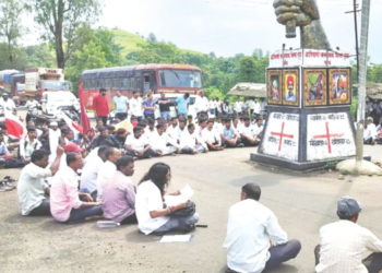 आदिवासींच्या हक्कांसाठी चक्का जाम