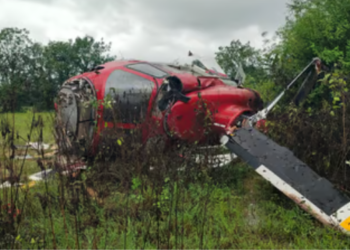 पुण्यात हेलिकॉप्टर कोसळले; दोन जण गंभीर जखमी