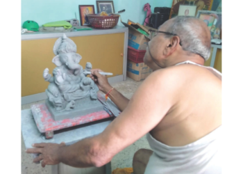 पर्यावरणपूरक गणेशमूर्ती घडवण्याची परंपरा