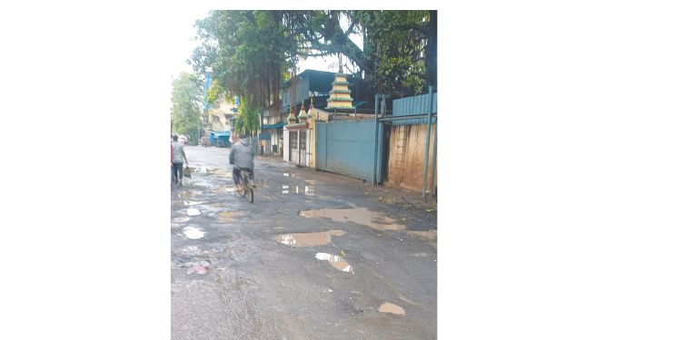 करंजा रस्त्याची खड्ड्यांमुळे चाळण