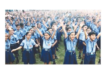 शालेय विद्यार्थाना गणवेश नाही