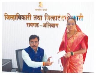 नुकसान भरपाईसाठी माजी सरपंचाचे उपोषण