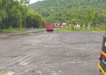 एस टी आगारात सर्वच कामे अर्धवट