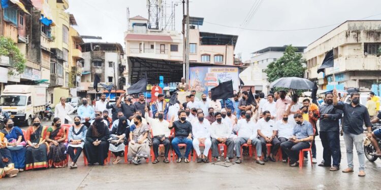 गांधी चौकात निषेध आंदोलन
