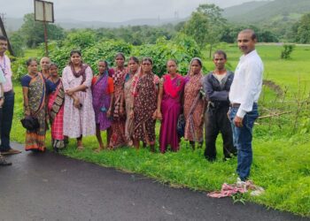 जिल्हा कृषी अधिकार्‍यांनी शेतकर्‍यांशी साधला संवाद