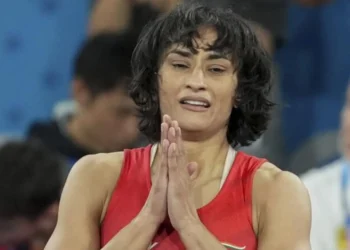 निवृत्तीच्या निर्णयावर पुनर्विचाराचे आवाहन