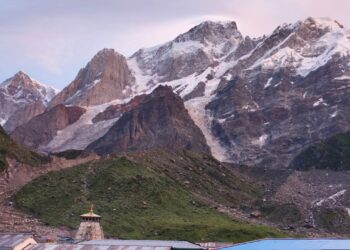 केदारनाथमध्ये राज्यातील हजारो यात्रेकरु अडकले