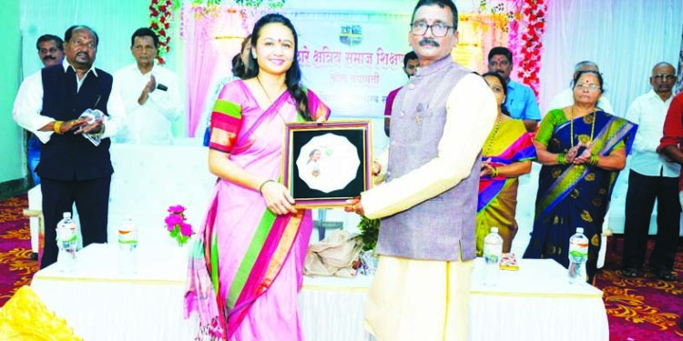 गुणवंतांना सहकार्य करणार- चित्रलेखा पाटील