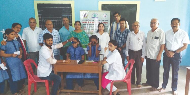 विद्यार्थ्यांची मोफत नेत्रतपासणी संपन्न