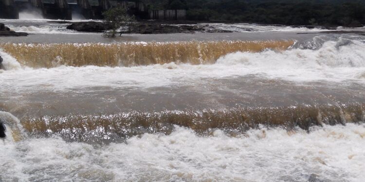 खडकवासला धरणातून विसर्ग वाढला