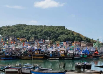 वादळाशी झुंज! जाळ्यांसह बोटींचे नुकसान