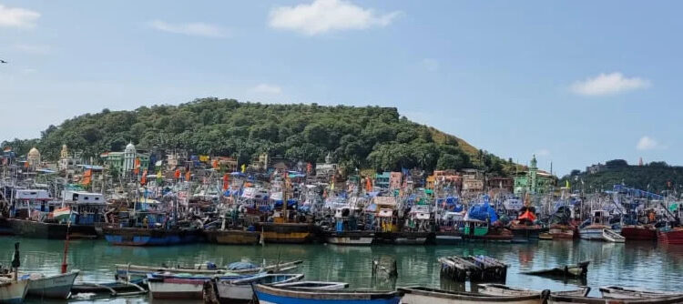 वादळाशी झुंज! जाळ्यांसह बोटींचे नुकसान