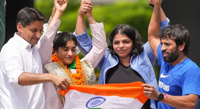 विनेश फोगाटचे जंगी स्वागत