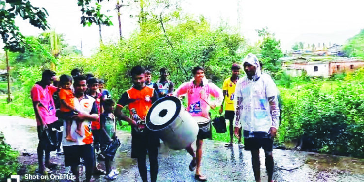 विजेसाठी बँड बाजा बारात