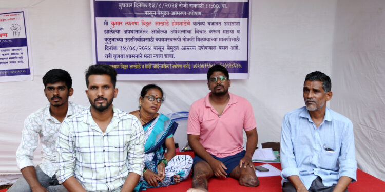 नोकरी मिळण्यासाठी उपोषण