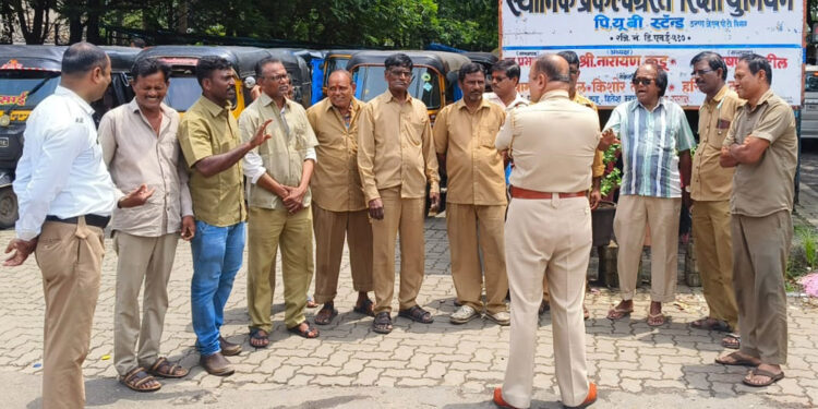 जेएनपीए परिसरात वाहनचालकांचे प्रबोधन