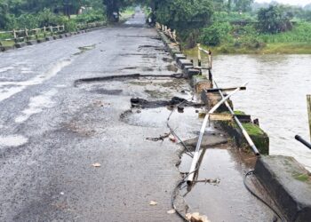 दहिवली पुलाच्या संरक्षण रेलिंगची दुरवस्था