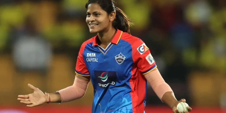 गुजरातमधील पुरात अडकली भारताची स्टार क्रिकेटपटू