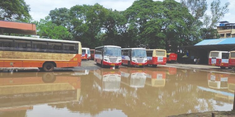 महाड आगारातील सांडपाण्याचा फटका