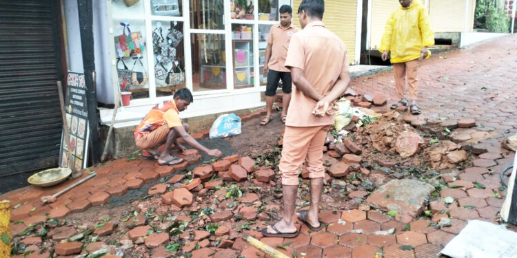 तात्काळ रस्त्याच्या कामाला सुरुवात