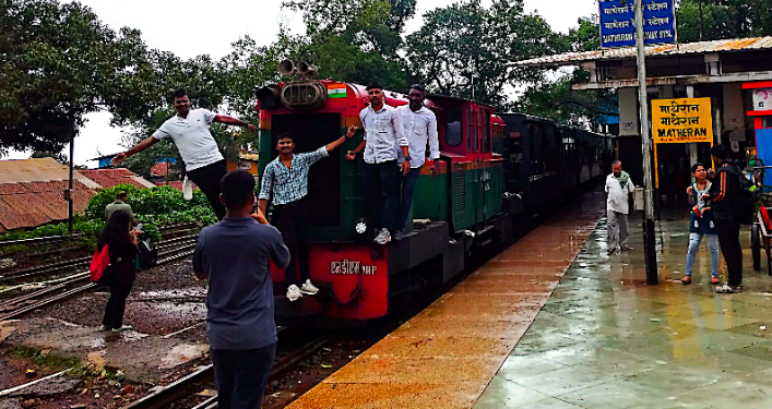 पर्यटकांमध्ये मिनीट्रेनचे आकषर्ण