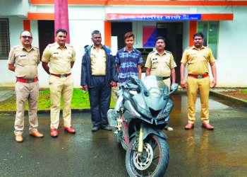 दुचाकी चोराला नेरळ पोलिसांनी घेतले ताब्यात