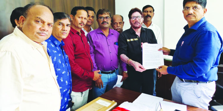 आर्थिक निकष लावण्यास विरोध