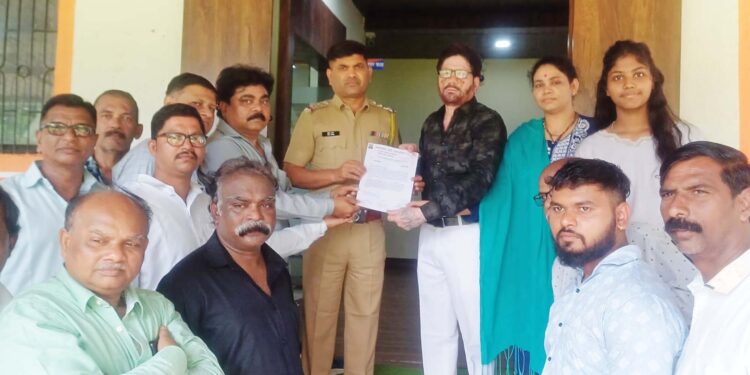 बदलापूर येथील घटनेचा कर्जतमध्ये निषेध