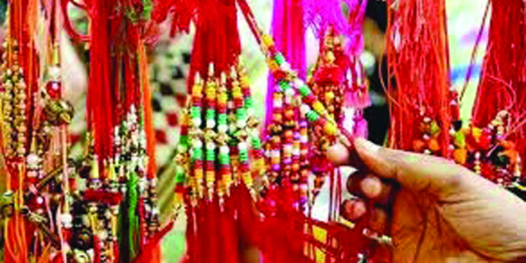 रक्षाबंधनासाठी सावर्डे बाजारपेठ सजली