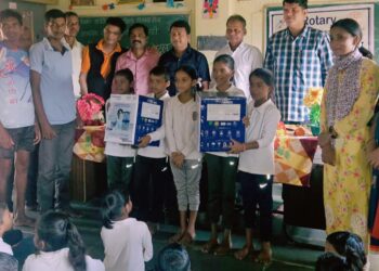 ठाकूरवाडी शाळेसाठी ई-लर्निंग किट