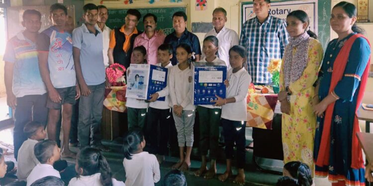 ठाकूरवाडी शाळेसाठी ई-लर्निंग किट