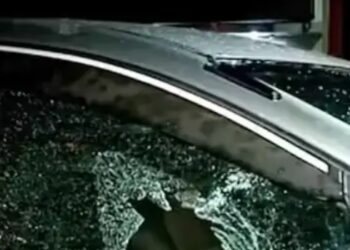 उद्धव ठाकरेंच्या ताफ्यावर हल्ला; वातावरण तापलं