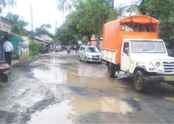 चौलनाका अद्याप खड्ड्यातच