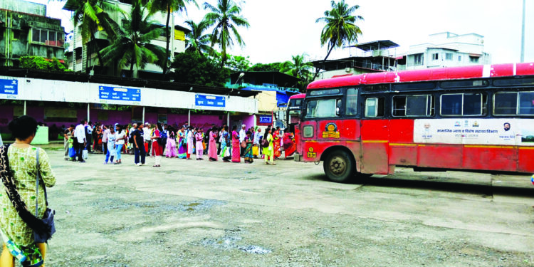 कर्मचार्यांच्या संपाला अल्प प्रतिसाद