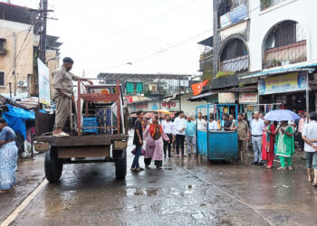 कर्जत शहरातील रस्ते घेताहेत मोकळा श्‍वास