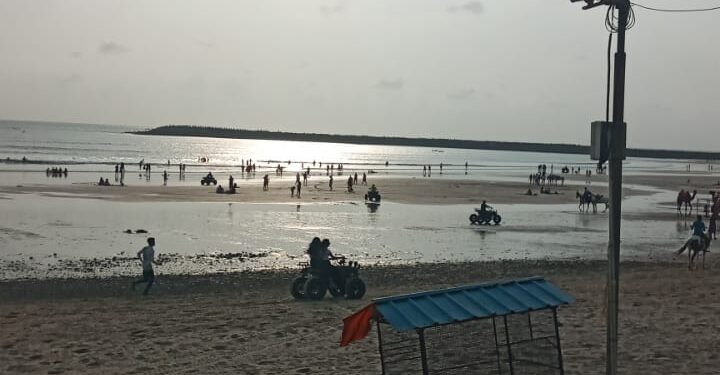 काशीद किनार्‍याला पर्यटकांची चणचण