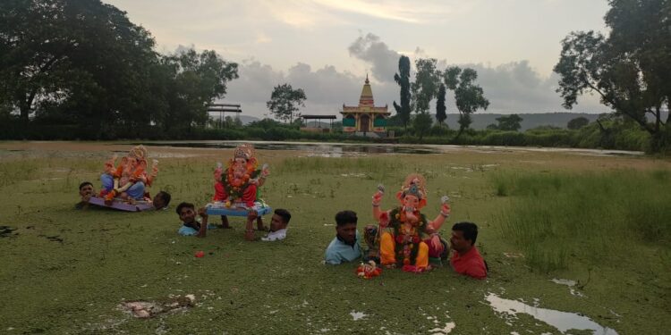 बाप्पांना भक्तिमय वातावरणात निरोप