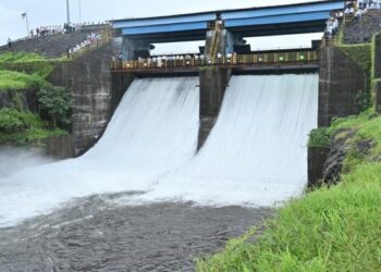 मोरबे धरणाने काठ गाठला