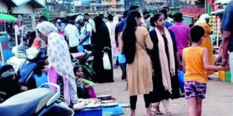 रस्त्यावर मासे विकणारे रडारवर