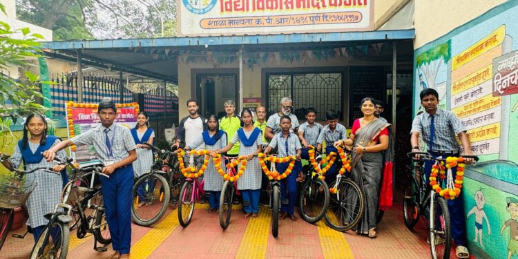 कल्याण येथील प्राध्यापिकेचा दानशूरपणा