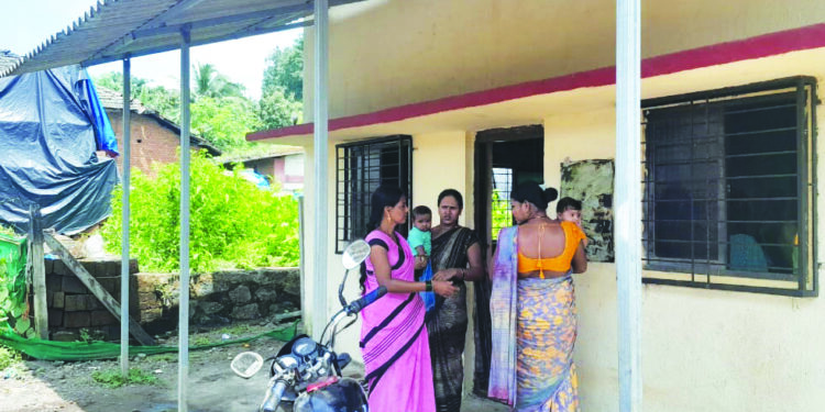 विजेच्या पुरवठ्या अभावी अंगणवाडी केंद्र ओस