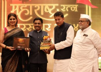 प्रदिप पवार यांना पुरस्काराने सन्मानित