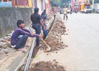 केबल टाकण्यासाठी अवैध खोदकाम