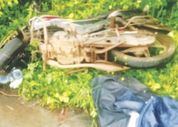 दुचाकी- कंटेनरची समोरासमोर धडक